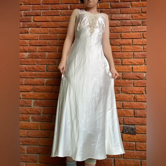 SOLD Vintage satin lace slip dress - Picture 4 of 15